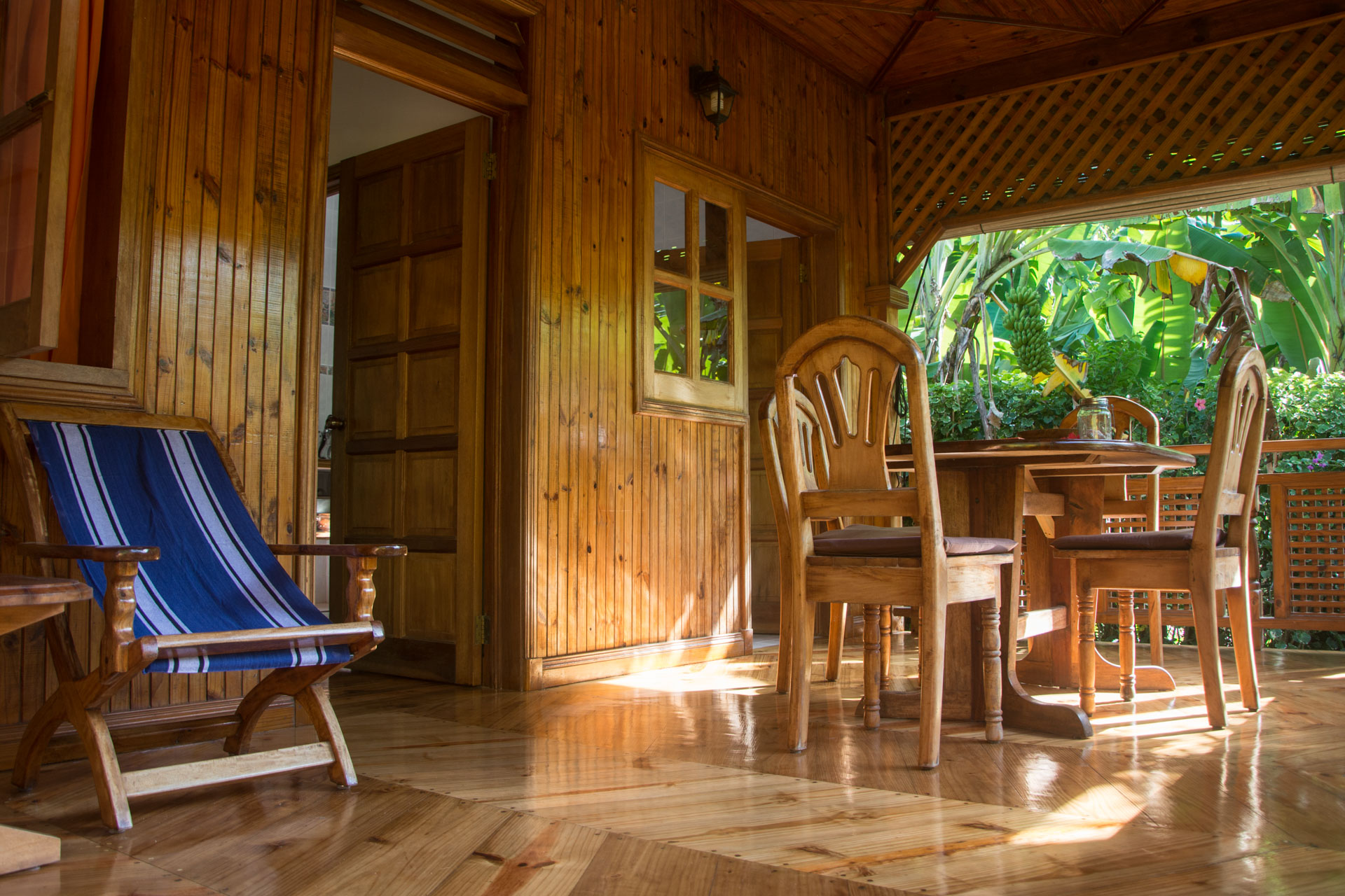 Chalet Kokorouz - Veranda 2 mit Wohn- und Essbereich